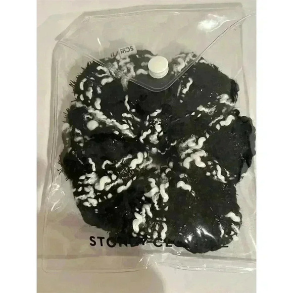 Stoney Clover Lane Black Tweed Jumbo Scrunchie Hair Accessory NWT - Picture 1 of 3